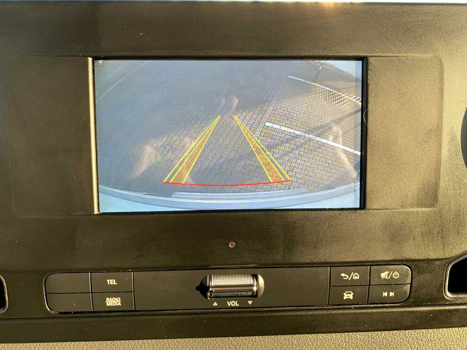 Wypożyczalnia samochodów dostawczych KONTENER Z WINDĄ automat Warszawa