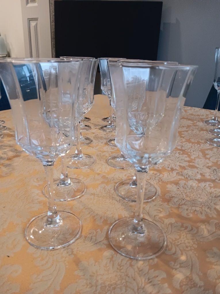 Copo pe alto vinho,  e licor