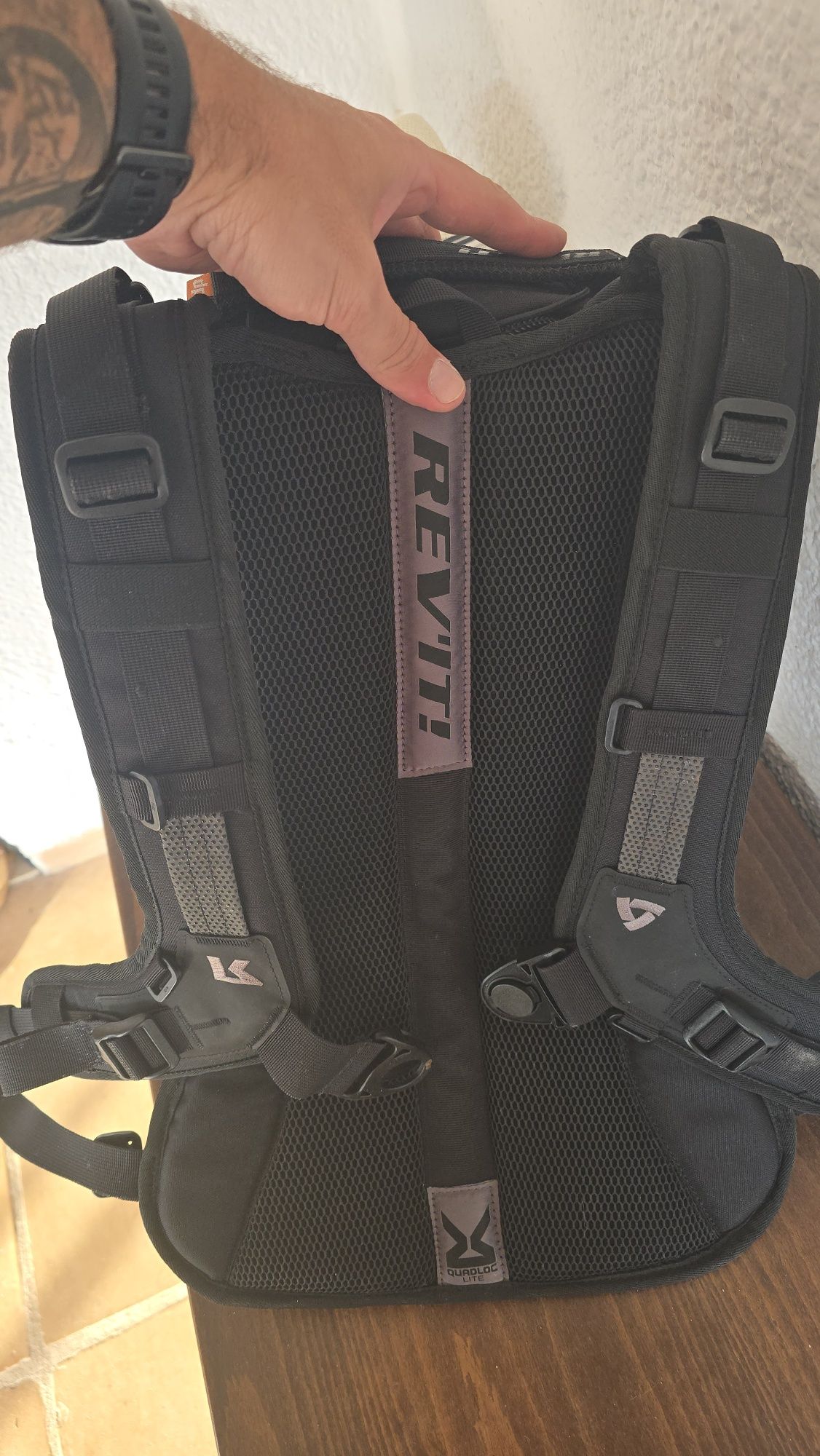 Rev'it Barren 18L H2O - plecak motocyklowy z uprzężą Quadloc-Lite