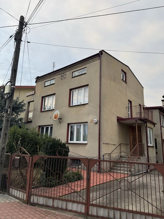 Dom jednorodzinny z budynkiem usługowym