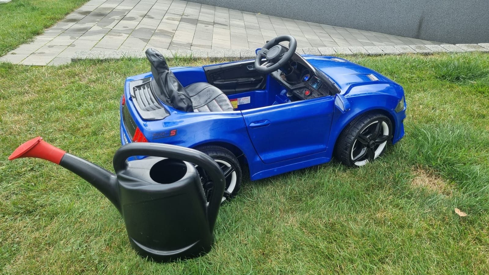 Autko Auto dla dzieci na akumulator niebieskie radio i pilotem Mustang
