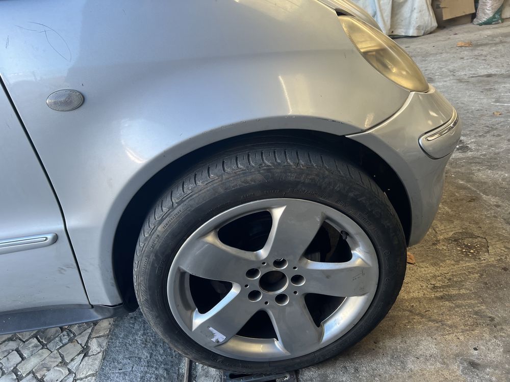 Conjunto Jantes e pneus Mercedes 17