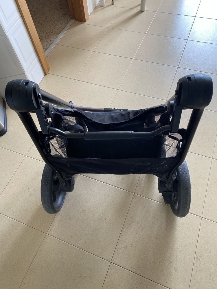 Grande oportunidade carrinho Maxi-cosi praticamente novo