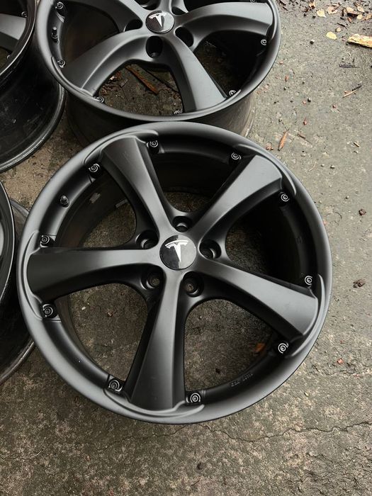 Диски 5/114.3 r20 tesla