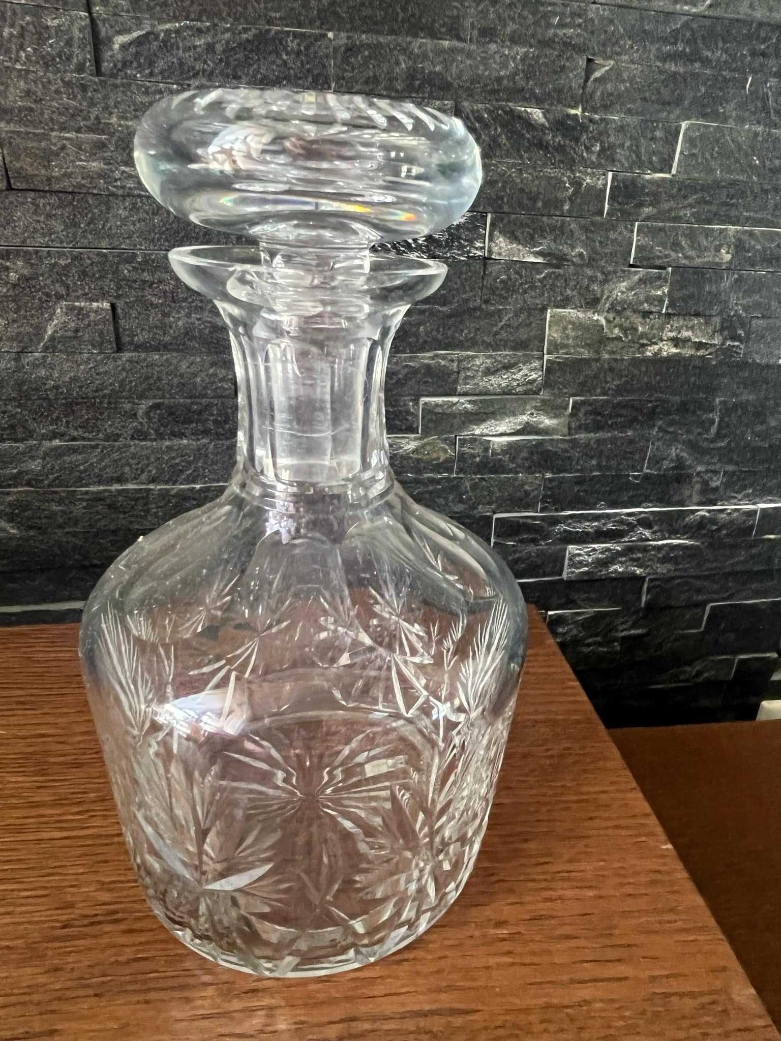 Kryształowa karafka na alkohol
