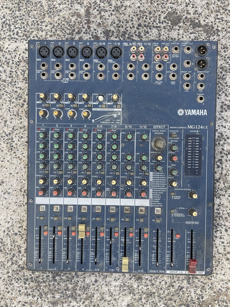 Mesa de mistura Yamaha MG124cx
