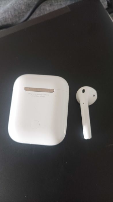 Słuchawki AirPods A2031 prawa + etui ładujące oryginalne