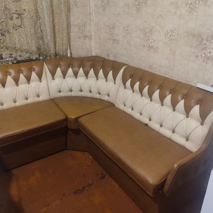 Кухонный мягкий уголок