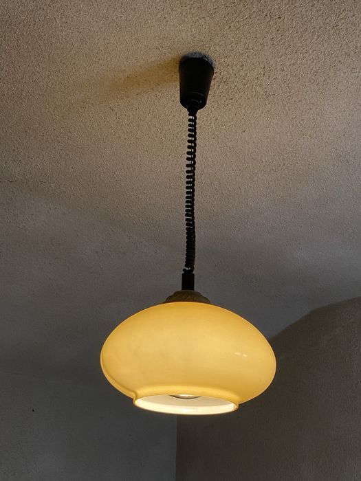 Conjunto Camas, mesa de cabeceira, escrevaninha, candeeiro