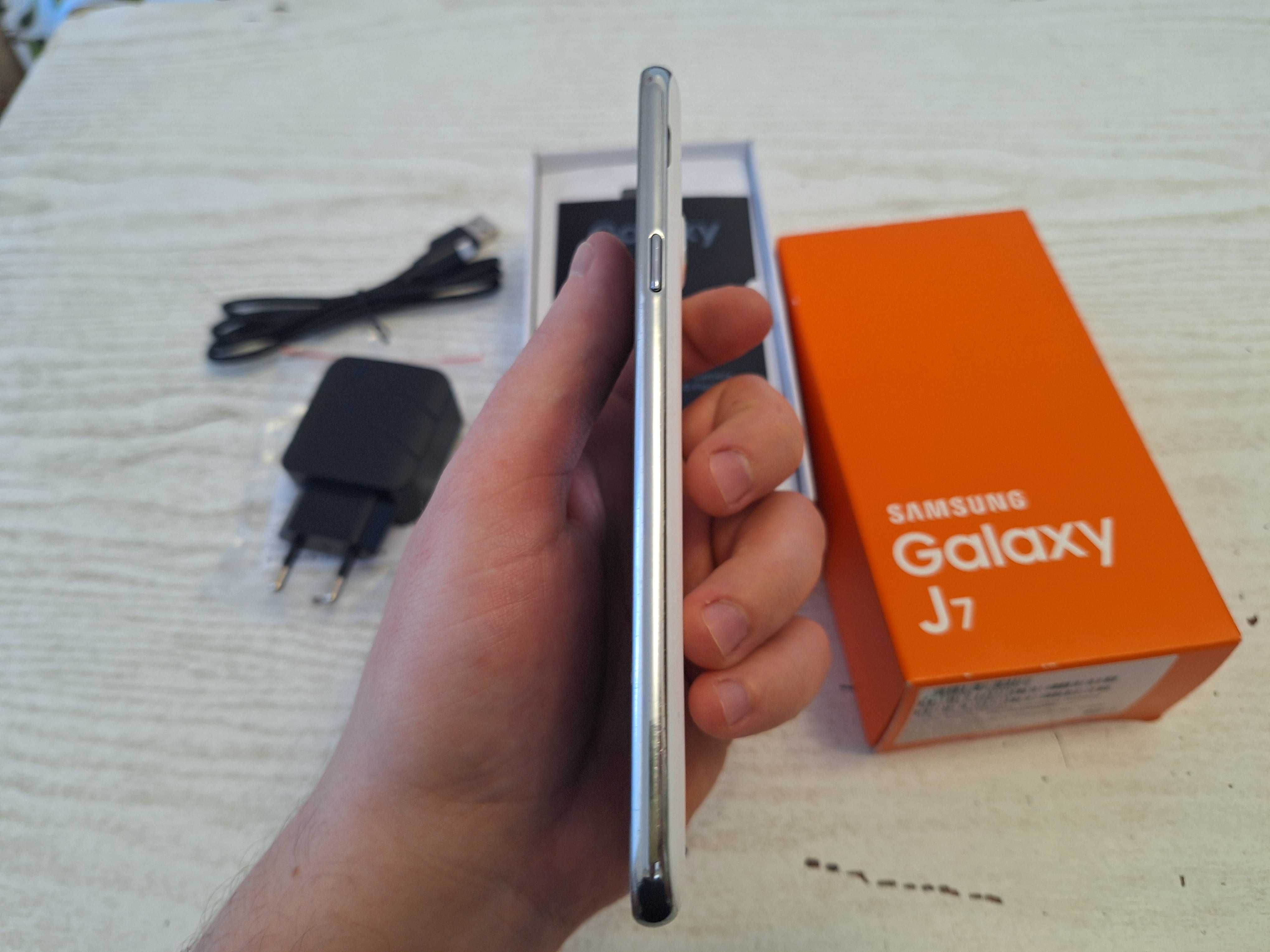 Смартфон SAMSUNG SM-J700HZWDSEK Galaxy J7 Duos б/у