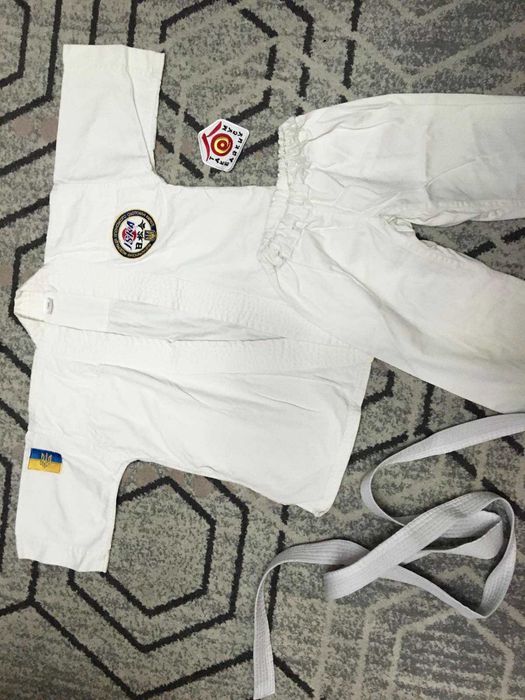 Кімоно на хлопчика 120 см. У відмінному стані