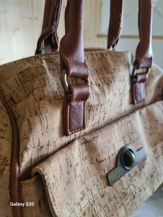 Mala pouco usada tom cortiça para venda
