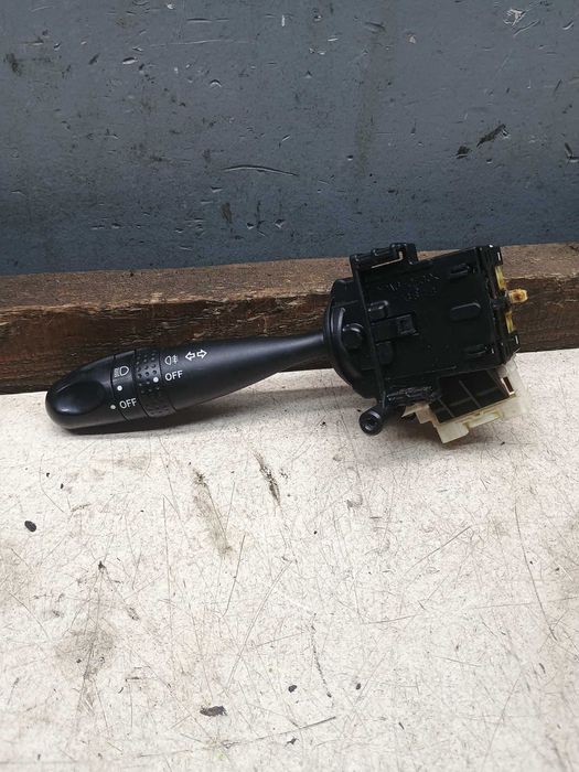 Włącznik świateł przełącznik kierunkowskazów 173648 Toyota Corolla E12