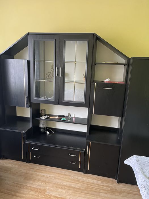 Czarne meble do malego pokoju