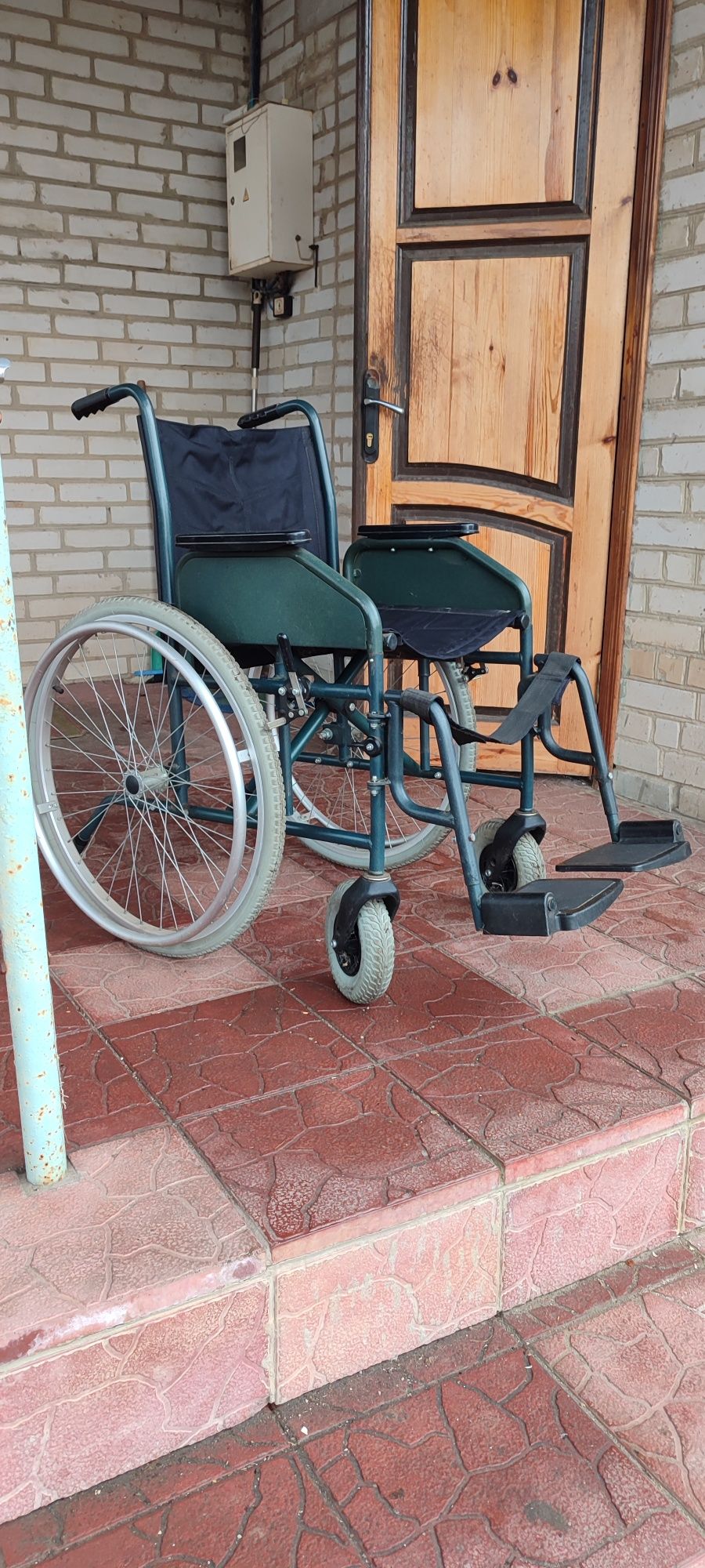 Інвалідне крісло-коляска КИС-1