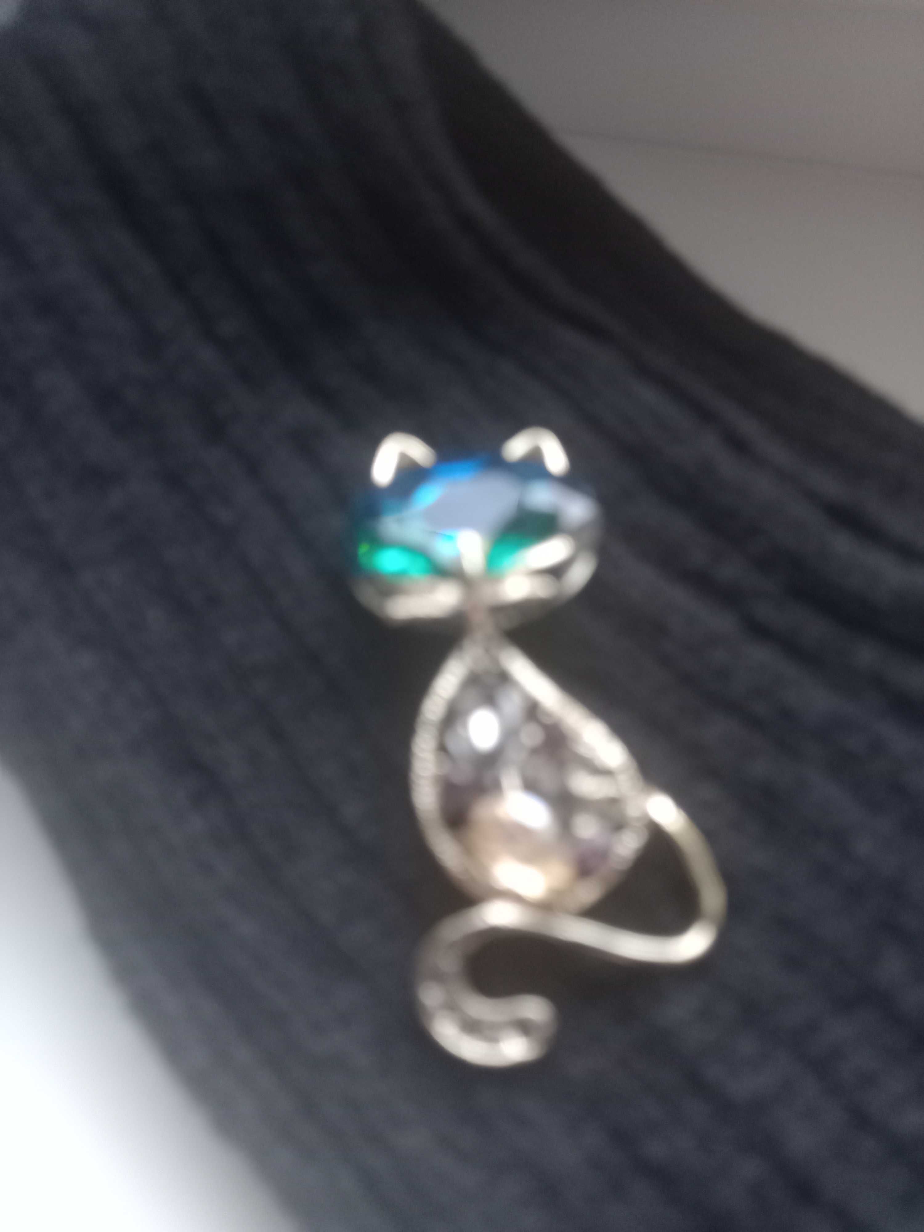 Elegancka broszka