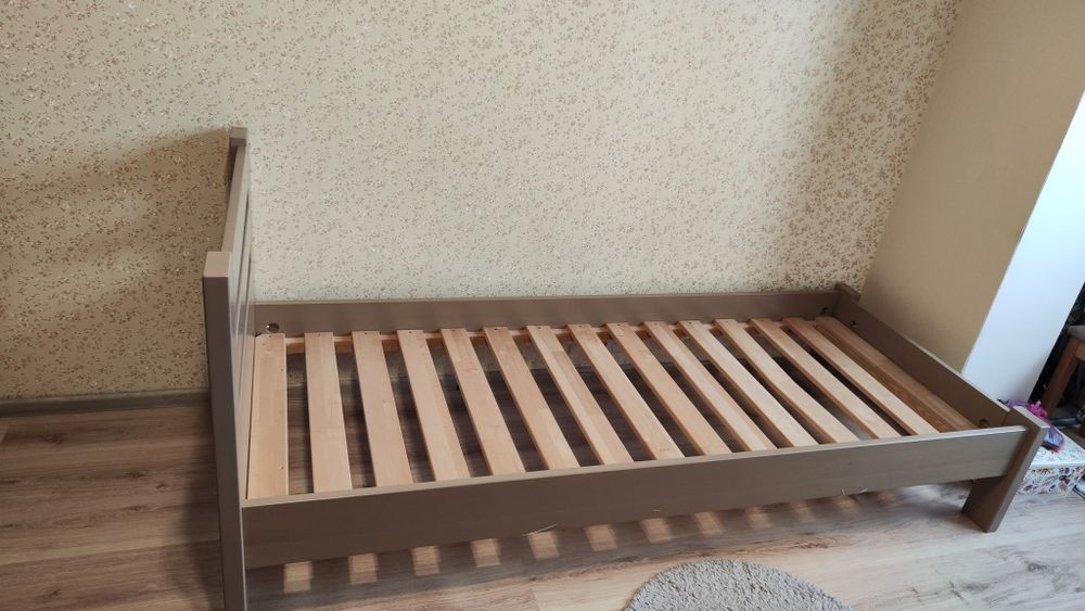 Односпальне ліжко фірми Pufetto