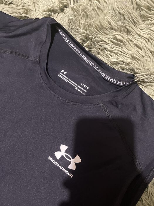 Продам топову безрукавку Under Armour