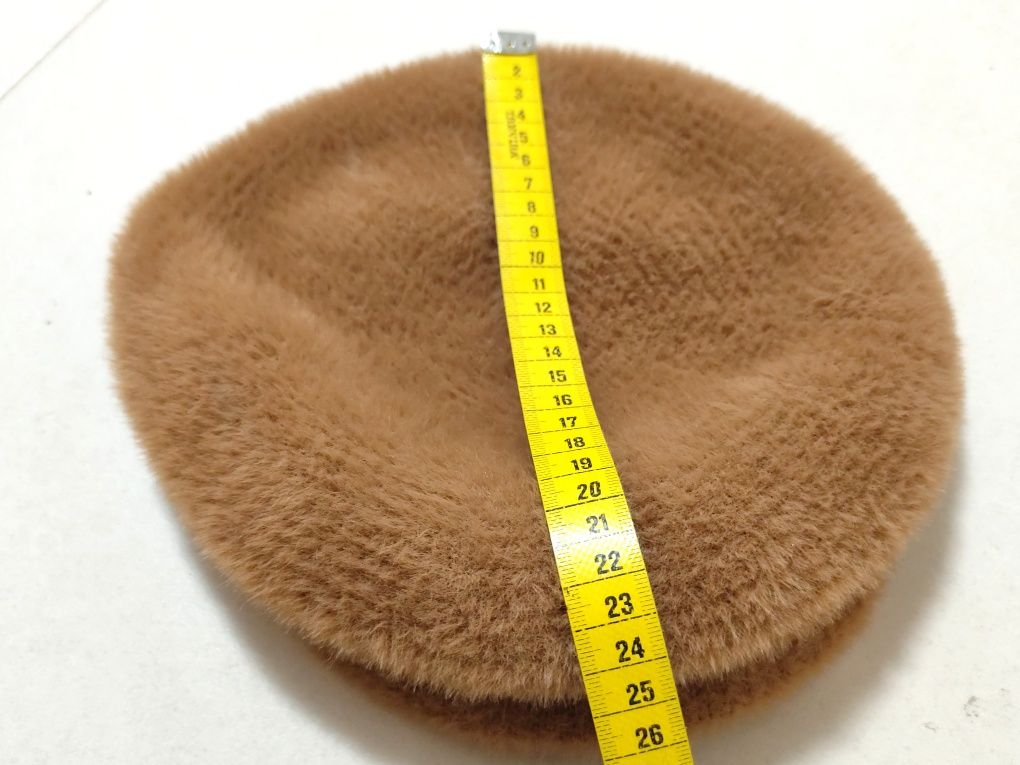 Boina felpuda com pala para Mulher marca Vilanova (tamanho único)