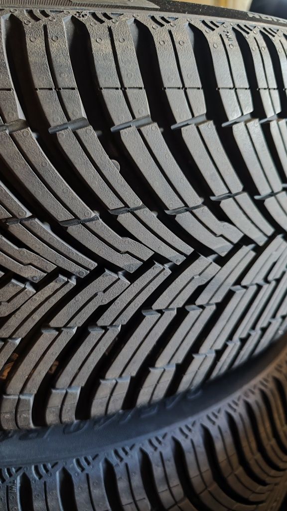 Opony wielosezonowe 245/40 r19 Pirelli kpl.