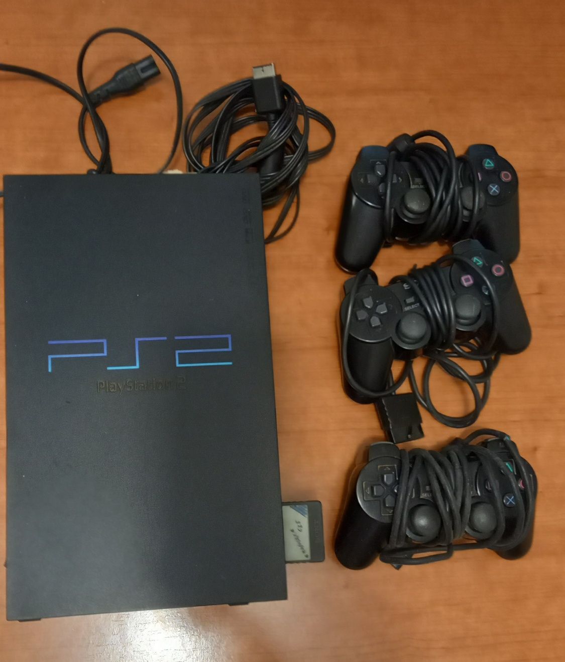 Playstation 2 com 3 comandos e cartão de memória