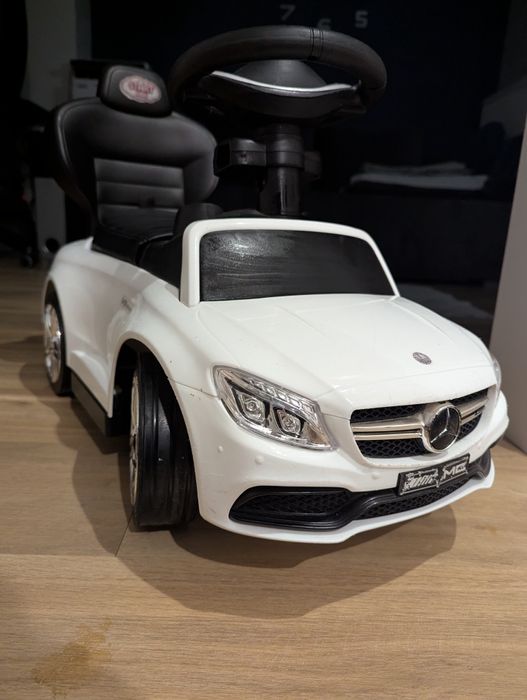 Jeździk Mercedes - kierownica interaktywna.