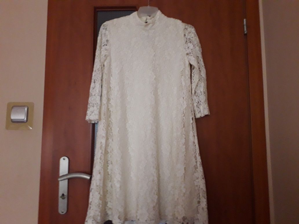 sukienka z koronki ecru r.m