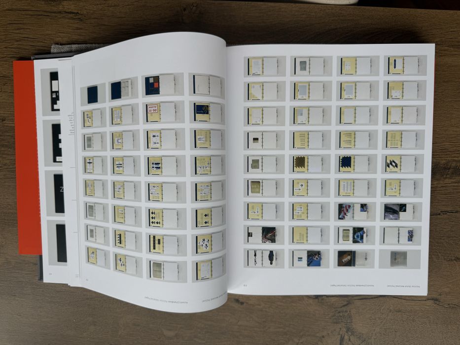 Книга для дизайнерів Manuals 2 design and identity guidelines