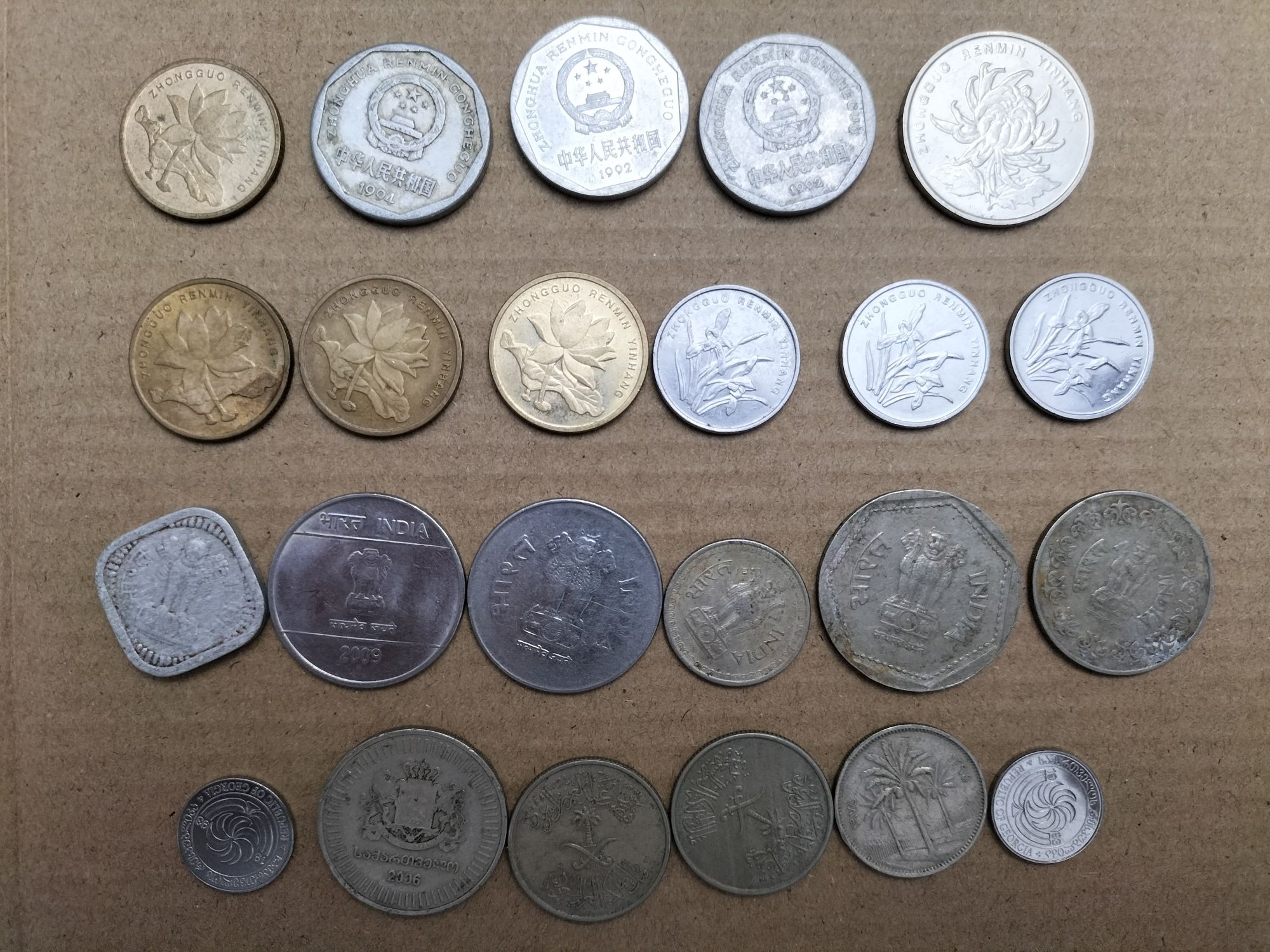 Lote de moedas Índia, China, Georgia, Iraque