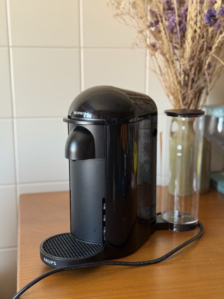 Máquina Café Vertuo Plus