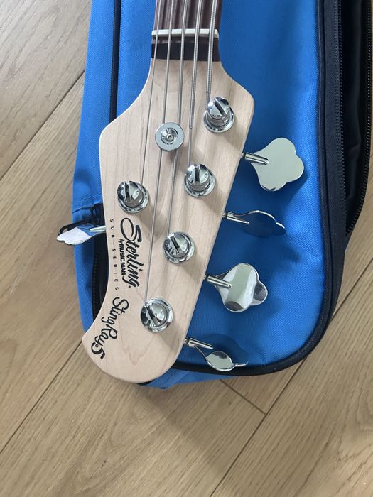 Gitara bass stingray sterling 5 strun
