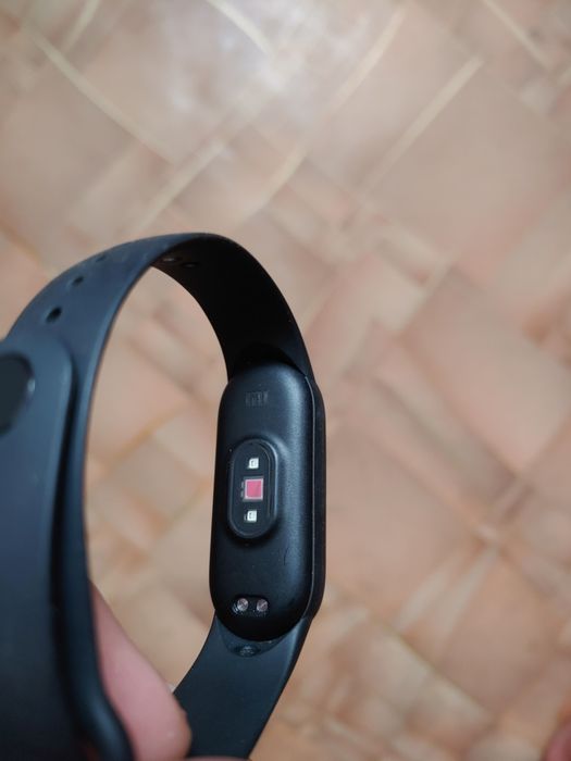 Продам фитнес браслет Xiaomi Mi Band 5