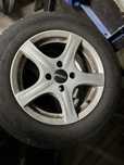 Felgi aluminiowe 4x108 z oponami.