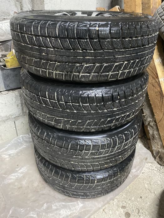 Резина зимова 215/60 R16 5×114.3 99H з титанами легкосплавні диски шин