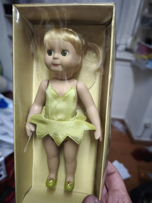 Coleção de bonecas de porcelana