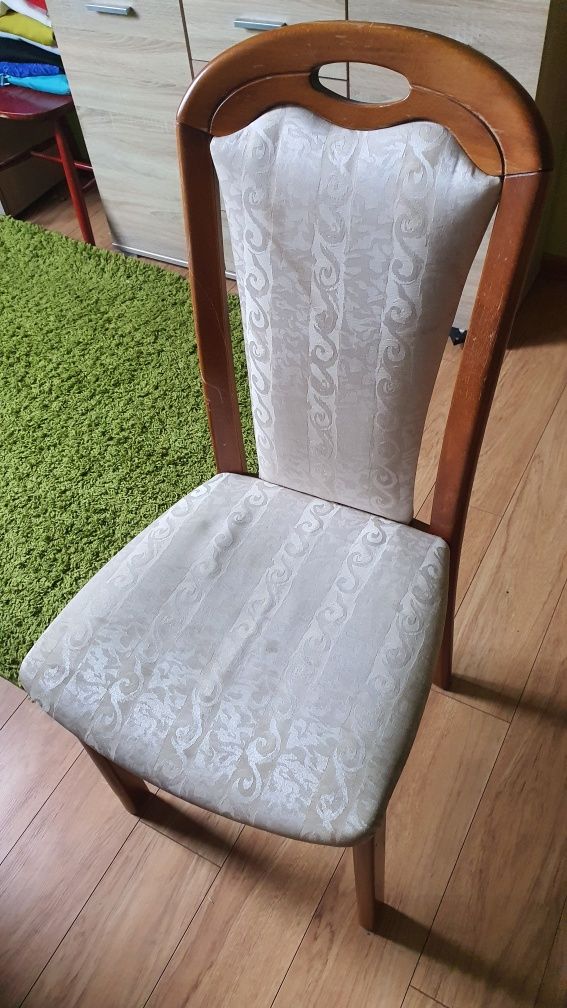 Stół rozkładany z 4 krzesłami