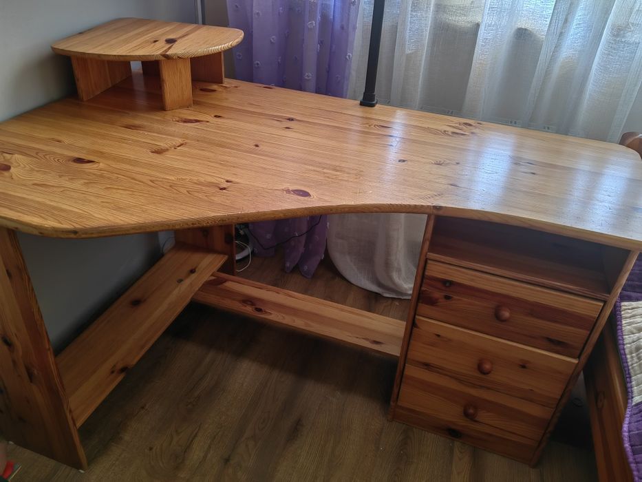 Biurko sosnowe w dobrym stane!