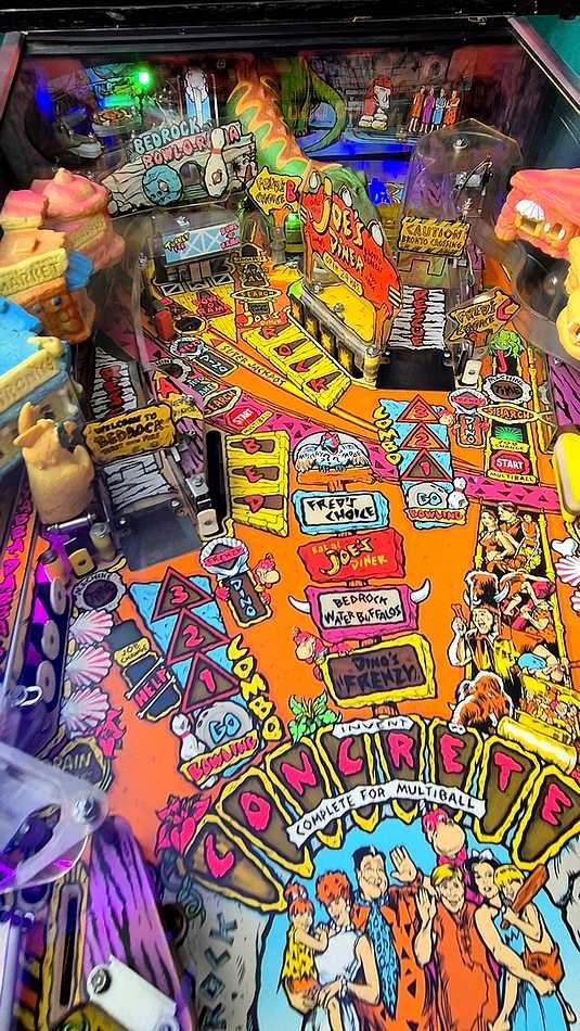 flipper The Flintstones i Freddy Nightmare on Elm Street - Pinball