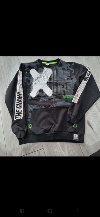 Bluza czarna 146cm z kieszeniami z przodu