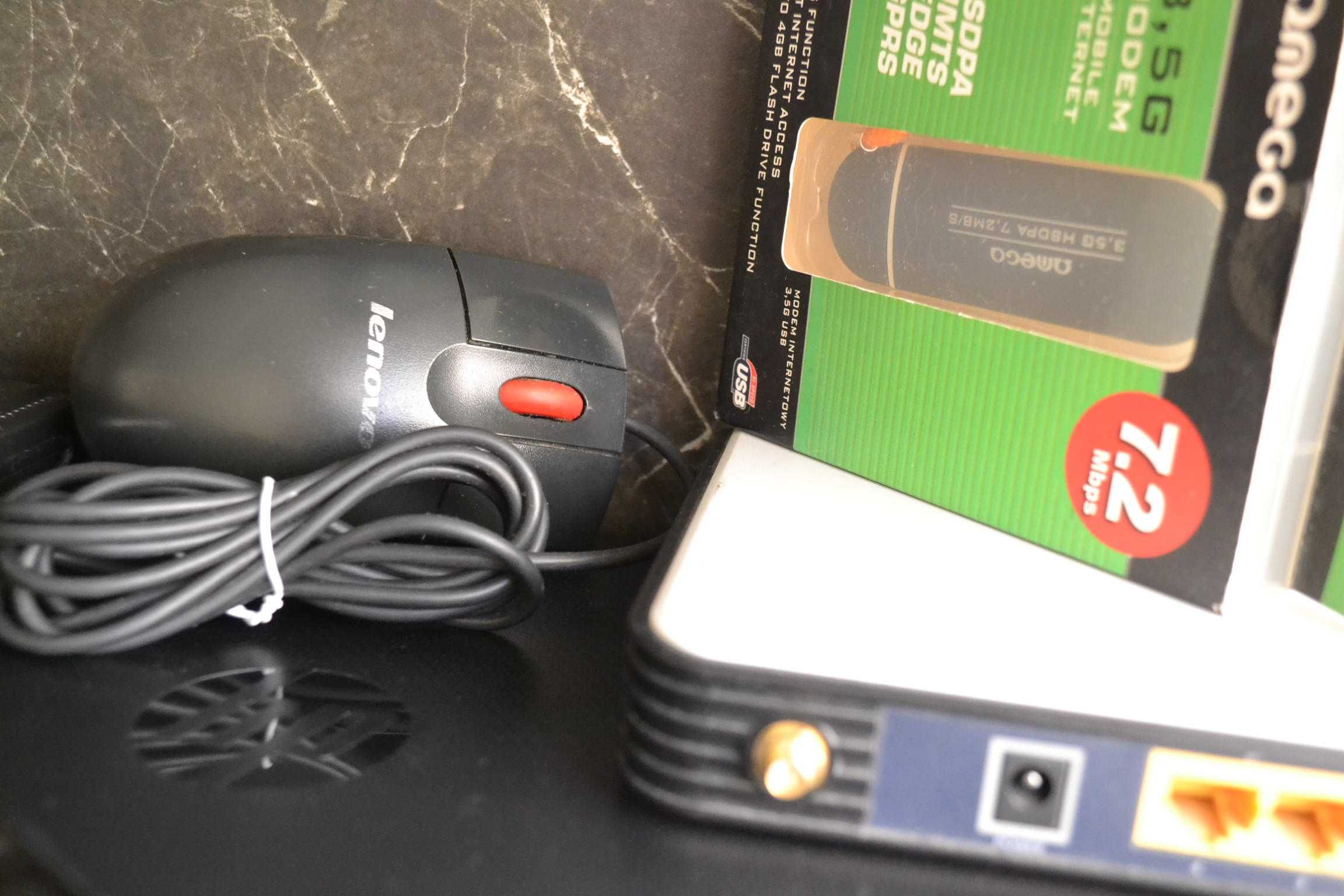 zestaw starej elektroniki 2x router 2x pendrive USB karty pamięci mysz