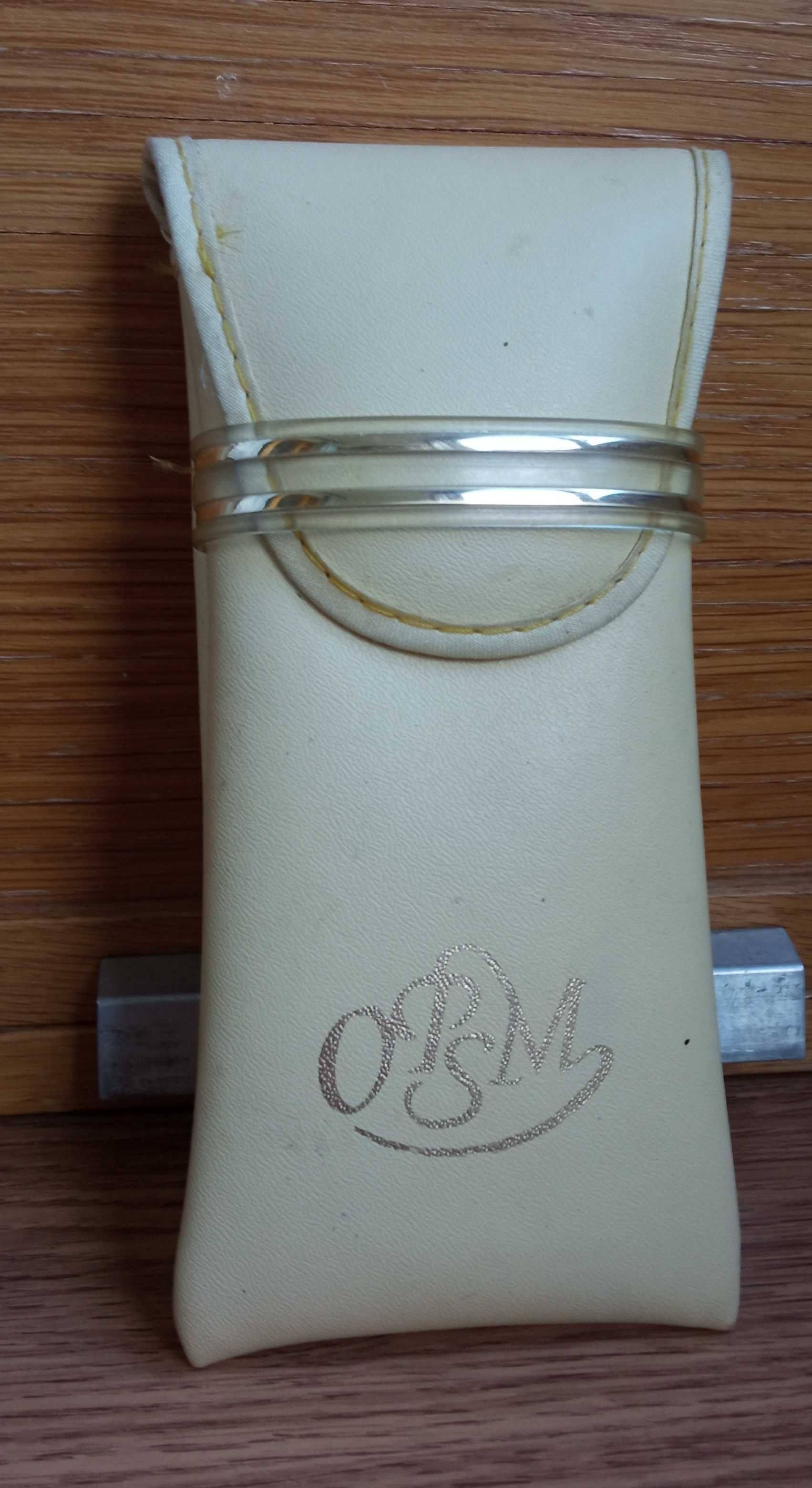 Футляр для очков, б\у , состояние хорошее.