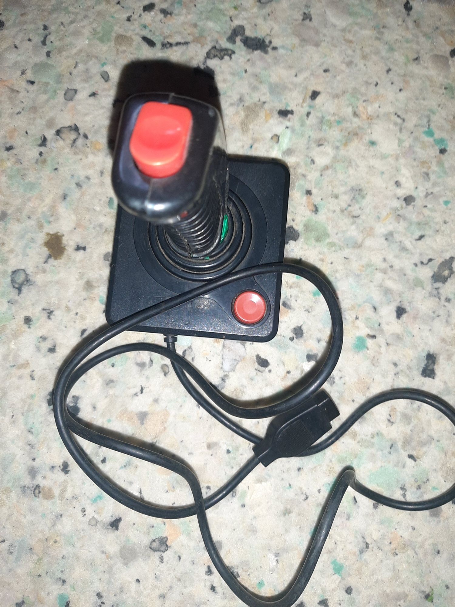 Joysticki Commodore, Amiga, Atari