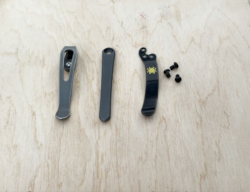 Титанові кліпси MXG для складних ножів Chris Reeve,та 1 Spyderco
