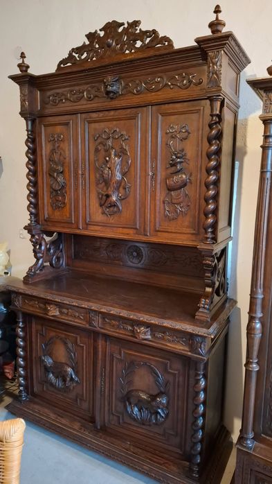 Kredens w stylu neorenesansowym