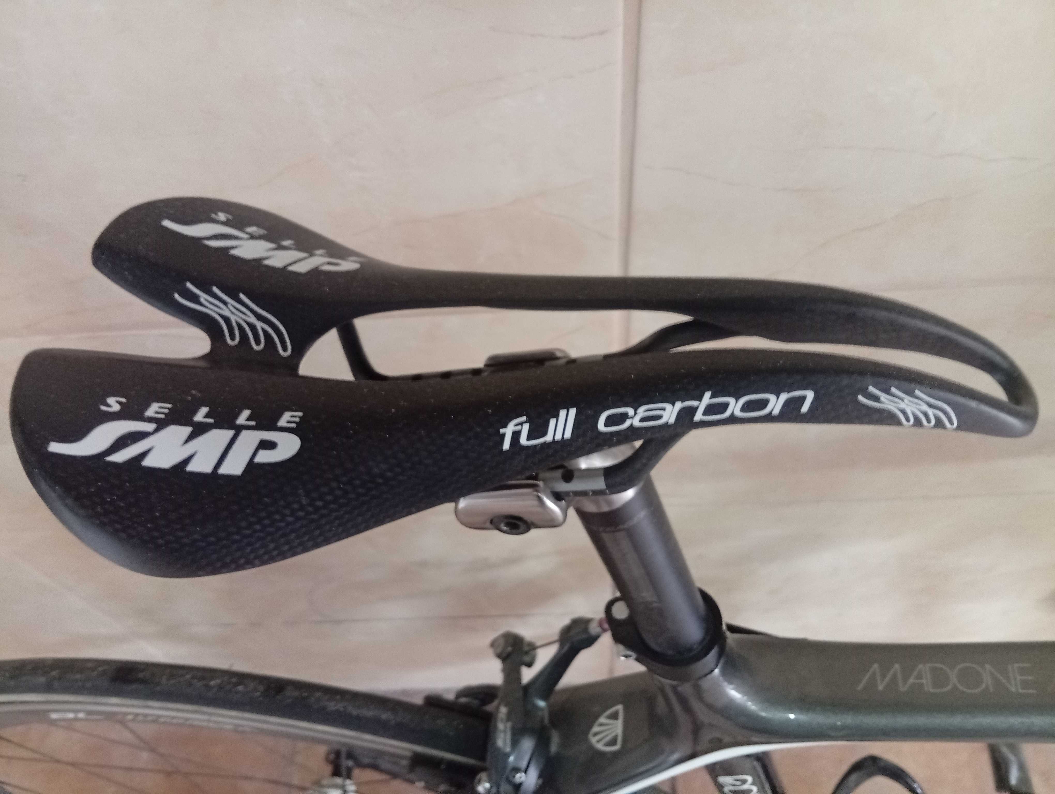 Bike Estrada full carbono como nova