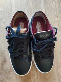 Sapatos novos Skechers Tamanho 31