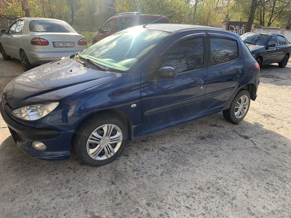 Авто PEUGEOT 206 2006 г.в в хорошем состоянии