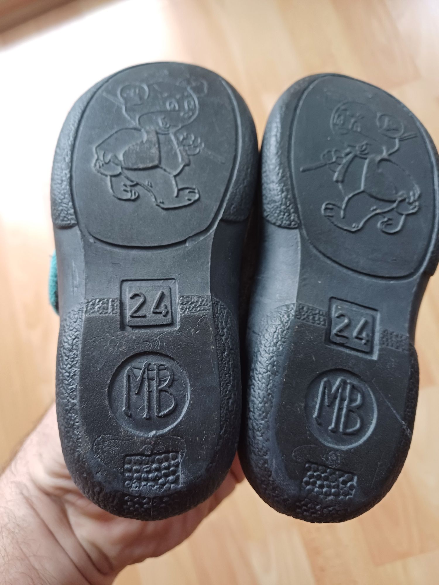 Kapcie dziecięce rozmiar 24