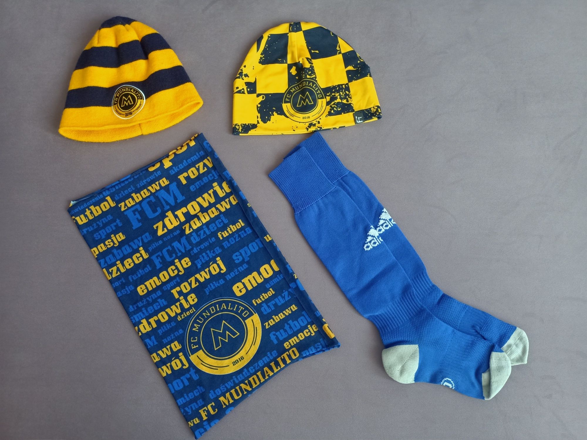 FC Mundialito, Adidas, zestaw, bluza, spodenki, getry, czapki komin