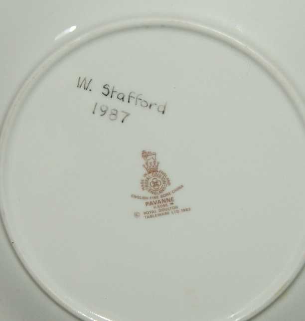 Porcelana angielska Royal Doulton talerz dekoracyjny 1983 r.